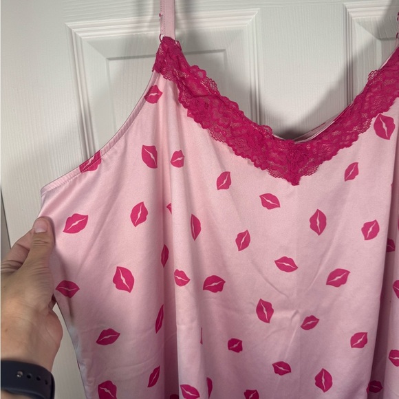 Torrid Sleep Satin Kissy Lips Cami Tank Top Hot Pink Women’s Size 3X - Picture 2 of 6